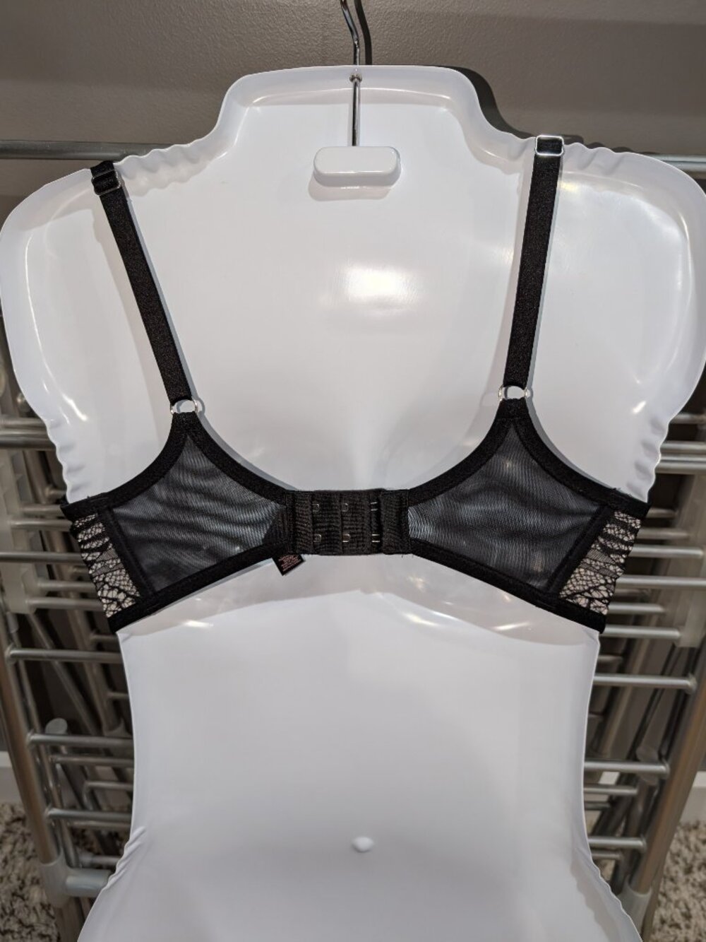 Victoria’s Secret Very Sexy Push Up Bra 32DD Black Nude Lace - Picture 2 of 5